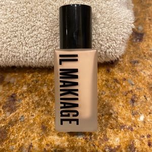 New never use IL Makiage 035 woke up like this color. Great makeup!!